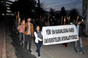 KT&Uuml; &ouml;ğrencilerinden meşaleli Y&Ouml;K protestosu