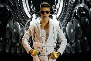 Polis Justin Bieber'i arıyor