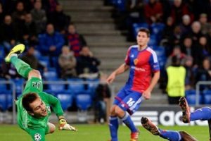 Basel son saniyede puanı kurtardı:1-1