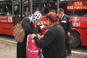 Otob&uuml;ste "hırsız" alarmı