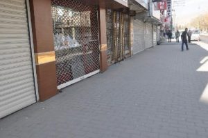 Y&uuml;ksekova'da kepenkler kapalı