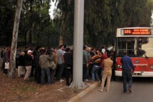 Kadın polis olmayınca yolcular aradı