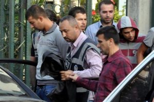 &Ccedil;aldıklarını mağarada saklamışlar