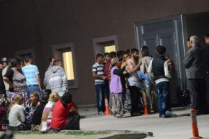 Aralarında husumet bulunan iki aile arasında kavga &ccedil;ıktı
