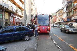Yetkililer uyardı: Tramvay hattına aracınızı park etmeyin