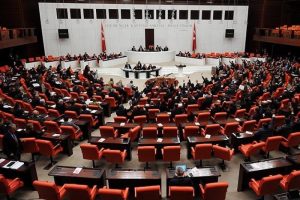 TBMM'de pantolon serbestisi getiren kanun teklifi kabul edildi