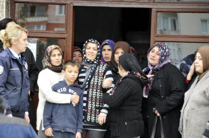 Polis bor&ccedil; y&uuml;z&uuml;nden intihar etti