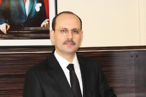 Halı saha ma&ccedil;ında fenalaşan Baştuğ, tedavi altına alındı