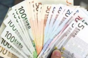 S&uuml;rpriz karar piyasaları coşturdu