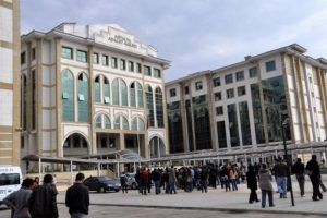 Protestocu &ouml;ğrencilerden 4'&uuml; serbest