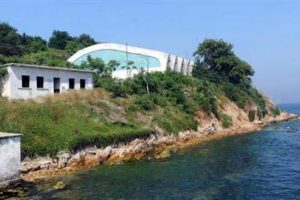 'Demokrasi ve &Ouml;zg&uuml;rl&uuml;k Adası' oldu