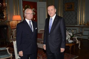 Erdoğan İsve&ccedil; Kralı Carl 16. Gustaf ile bir araya geldi