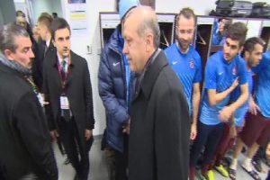 Erdoğan'dan Trabzonsporlu oyunculara teprik
