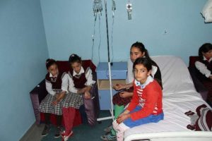100 &ouml;ğrenci daha hastanede