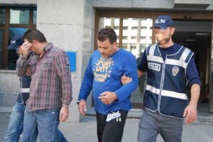 Dua etmeye geldi, 10 kilo uyuşturucuyla yakalandı
