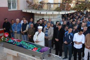 Gen&ccedil; kaleci kalbine yenildi!
