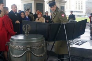Erdoğan Me&ccedil;hul Asker Anıtı'na &ccedil;elenk koydu