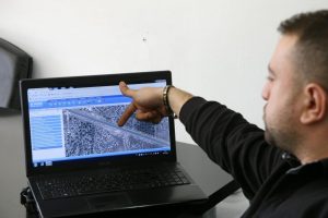 Bursa'dan  Suriye'ye ka&ccedil;ırılan iki l&uuml;ks otomobile dikkat!