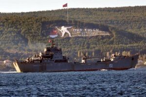 Rus savaş gemileri boğazdan ge&ccedil;ti