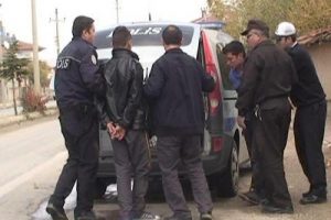 Ka&ccedil;an tacizciler lastikleri patlatılarak durduruldu