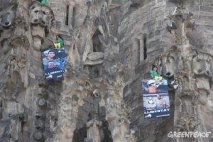 Greenpeace &uuml;yelerinden tehlikeli g&ouml;steri
