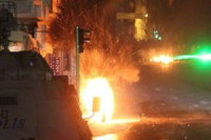 Emniyet binasına molotoflu saldırı