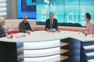 Canlı yanında ilgin&ccedil; diyaloglar...