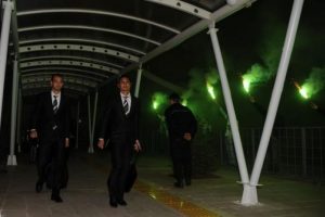 Bursaspor'a meşaleli karşılama