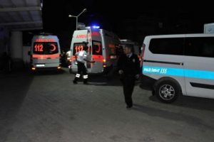 &Uuml;zerine okul kapısı d&uuml;şt&uuml;