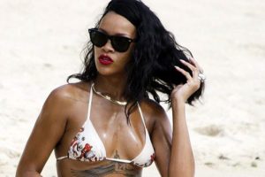 Rihanna kumsalda