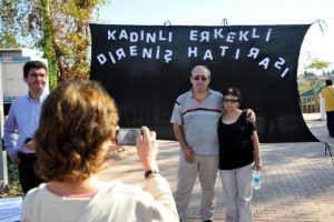 Antalya'da kızlı-erkekli eylem