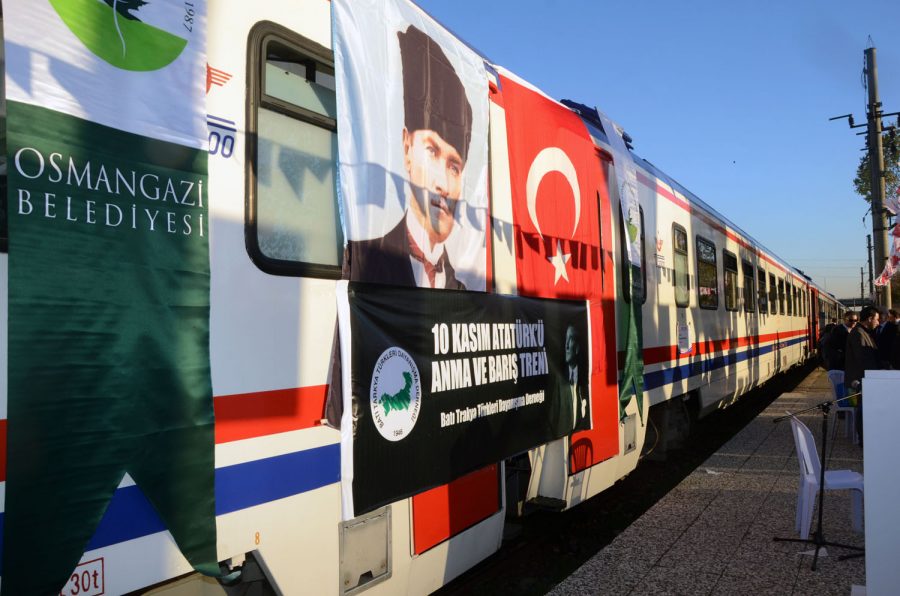 Barış treni Atat&uuml;rk i&ccedil;in Selanik yollarında