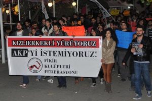 Eskişehir'de kızlı erkekli y&uuml;r&uuml;y&uuml;ş