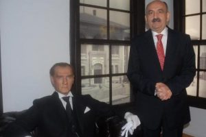 Bakan M&uuml;ezzinoğlu konuşurken slogan attılar