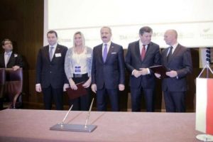 Dev anlaşmaya imzalar atıldı