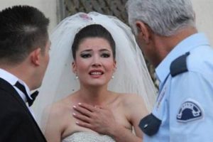 Gelinin altınlarını &ccedil;alan hırsız &ccedil;ok pişman
