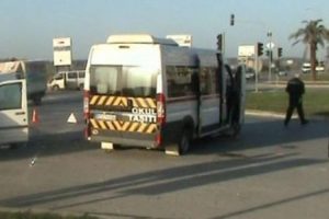 &Ouml;ğrenci servisi kaza yaptı: 1 &ouml;l&uuml;, 16 yaralı