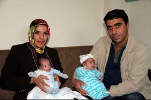 &Uuml;&ccedil;&uuml;z bebeklerinden birini kaybetti