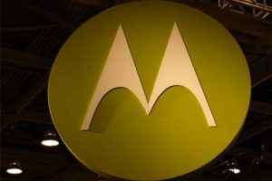 Motorola, mikrofonu boynunuza işleyecek