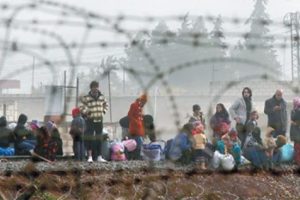 Suriyeli m&uuml;ltecileri g&ouml;zaltında tutan Mısır'a uyarı