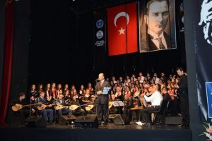 Atat&uuml;rk sevdiği şarkılarla anıldı