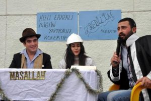 KT&Uuml;'l&uuml; &ouml;ğrencilerden nikahlı protesto