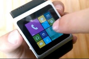 Windows'lu akıllı saat satışta