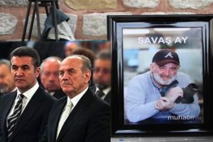 B&uuml;y&uuml;k rakipler cenazede buluştu