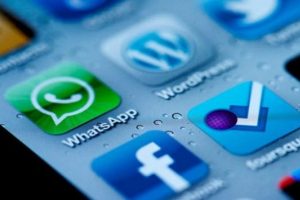 Facebook iPhone kullanıcılarını &ccedil;ıldırttı