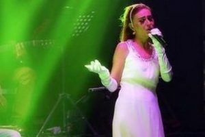 Vokalisti Tilbe'yi ağlattı...