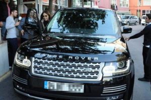Ebru G&uuml;ndeş'in 280 bin Euro'luk yeni arabası...