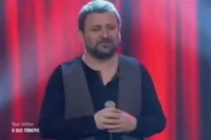 Ahmet Kaya şarkısını iki kez s&ouml;ylettiler!