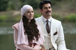 Fahriye Evcen sesiyle b&uuml;y&uuml;ledi...