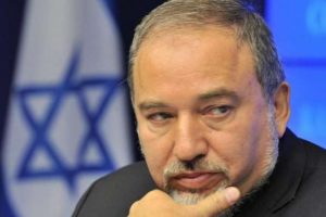 Lieberman g&ouml;revine geri d&ouml;nd&uuml;